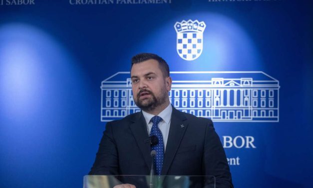 Problem koji ne prestaje: Hodžić u Saboru upozorio na desetosatna čekanja na granici s Bosnom i Hercegovinom