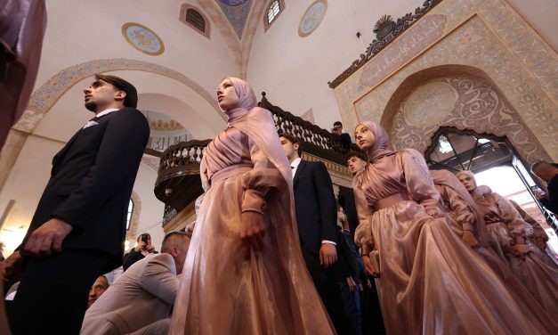 Sve više žena želi na džumu: Islamski feminizam sve rasprostranjeniji u Bosni i Hercegovini