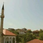 Neobične priče džamija s munarom na neobičnom mjestu, na lijevoj strani