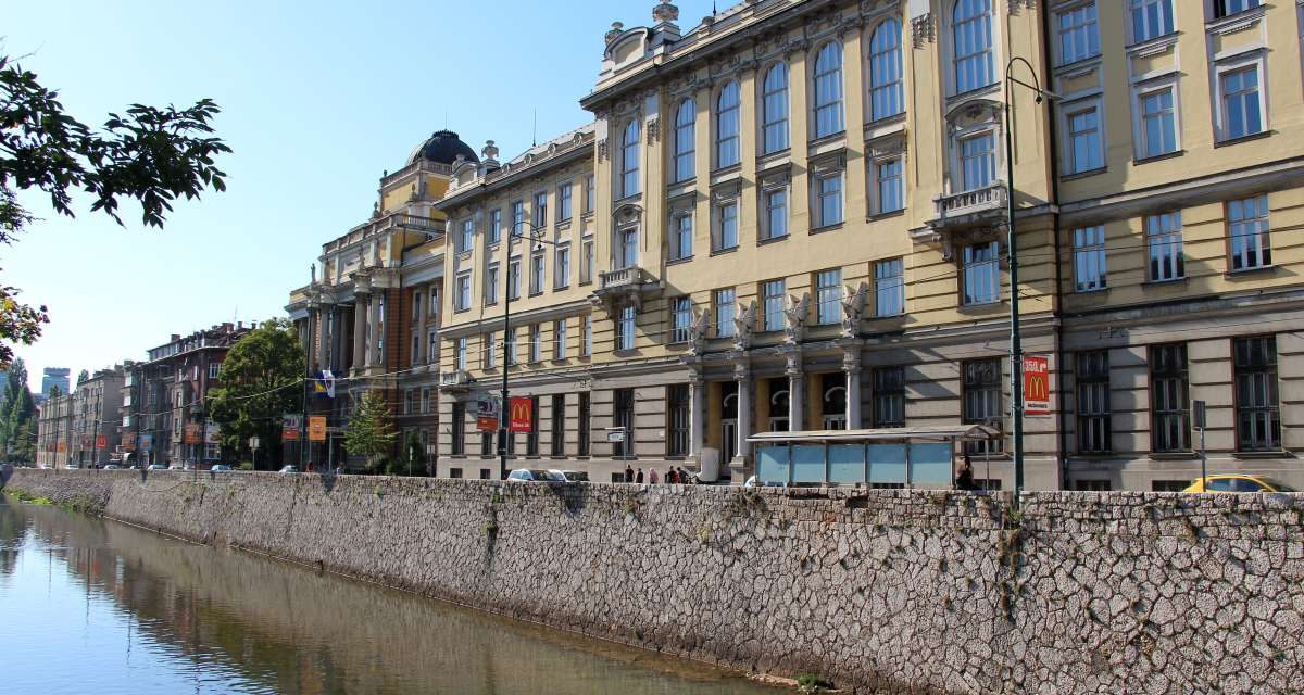 Arhitektonska, tehnološka i ratna sudbina sarajevske Palate pošta