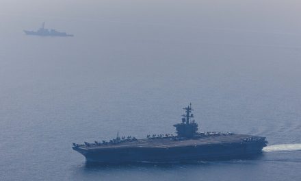 Iran pogodio američki ratni brod koji je pokušao ući u Hormuz