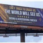 Bilboard u Chicagu: Pokušali su da nas izbrišu. Svijet će nas vidjeti.