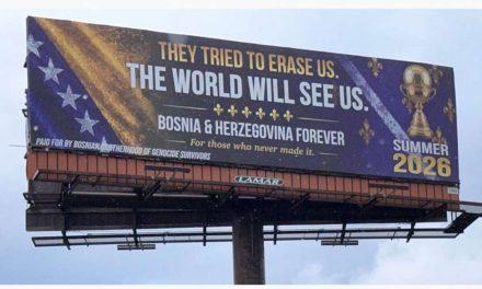 Bilboard u Chicagu: Pokušali su da nas izbrišu. Svijet će nas vidjeti.