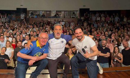 Bassem Youssef u Sarajevu napravio presedan: Prvi put je na bini bio bez egipatskog dresa jer je nosio dres Bosne