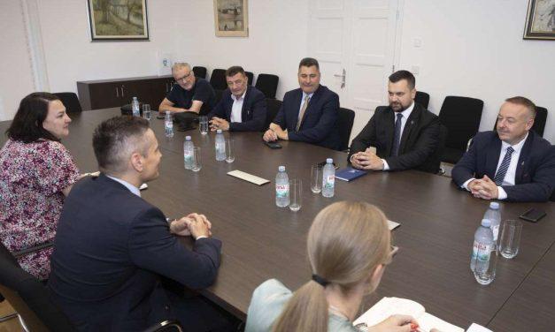 Armin Hodžić u radnom posjetu Sisačko-moslavačkoj županiji: Fokus na razvoj lokalnih zajednica i položaj bošnjačke nacionalne manjine
