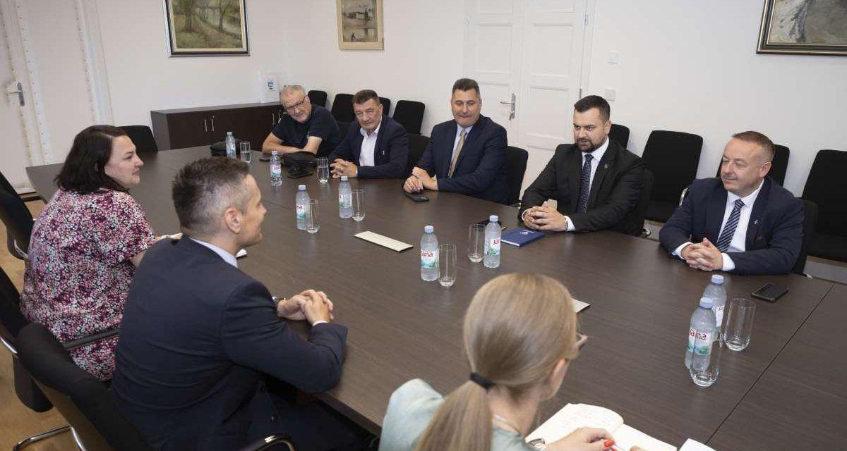 Armin Hodžić u radnom posjetu Sisačko-moslavačkoj županiji: Fokus na razvoj lokalnih zajednica i položaj bošnjačke nacionalne manjine