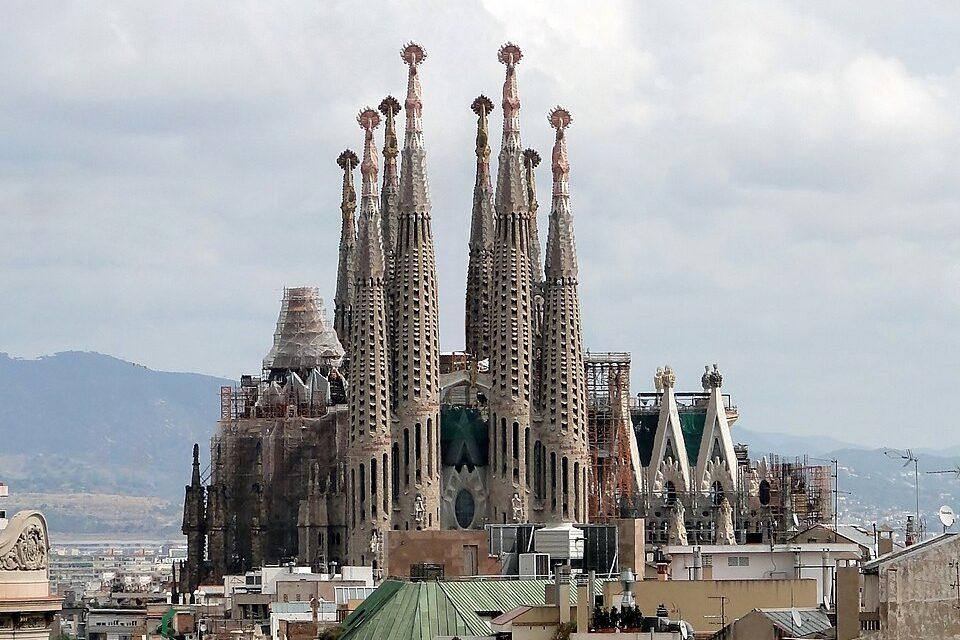 Sagrada Família, Gudijevo remek-djelo ni sto godina poslije njegove smrti nije dovršeno, ali svejedno izaziva podjele