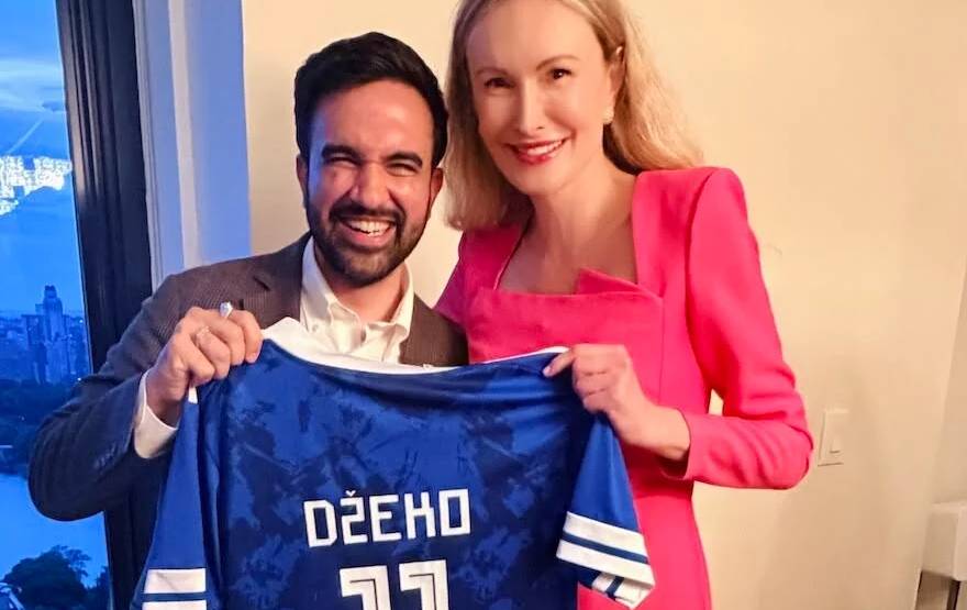 Amra Šabić El-Rayess poklonila Džekin dres Mamdaniju i poručila: “S bismiletom i uz osmijeh, samo naprijed”