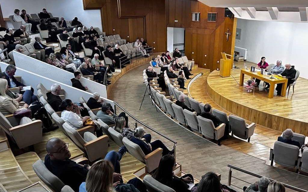 Knjiga Ive Pranjkovića pomaže nam da iznova otkrijemo, razumijemo i vrednujemo književno blago bosanskih franjevaca