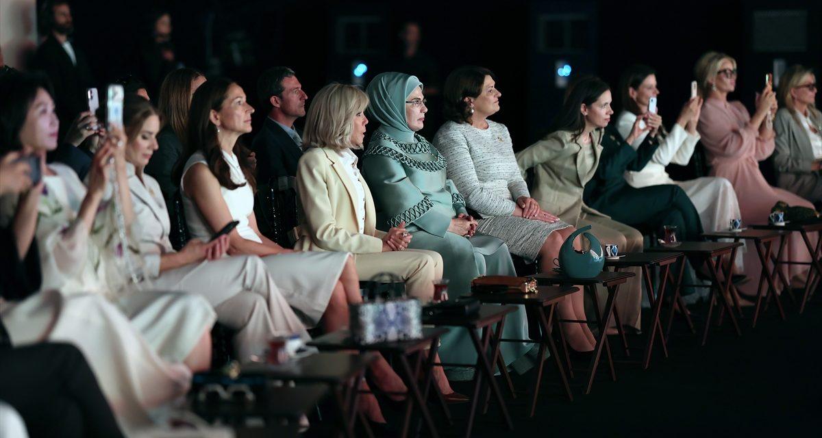 Emine Erdoğan kao simbol transformacije: 2004. nije mogla prisustvovati NATO samitu zbog marame, 2026. dočekivala goste