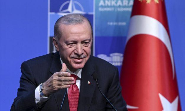 Erdogan NATO liderima poklonio revolvere i knjigu o usponu Turske