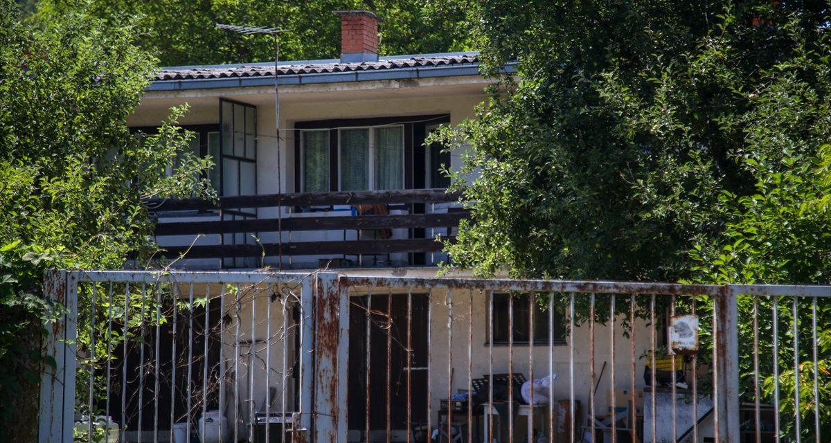 “Bijela kuća” u Potočarima: Mjesto na kojem su razdvajani muškarci i dječaci prije masovnih egzekucija