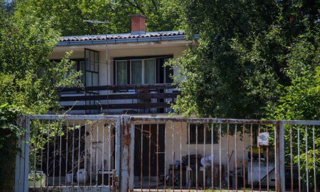 “Bijela kuća” u Potočarima: Mjesto na kojem su razdvajani muškarci i dječaci prije masovnih egzekucija