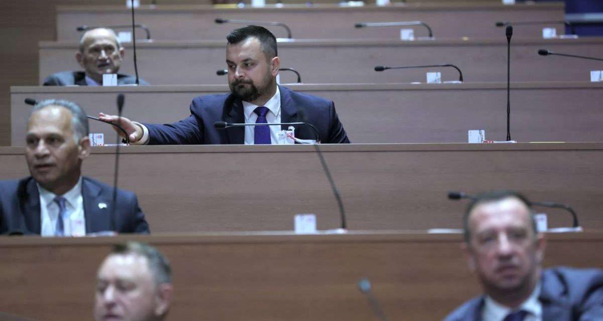 Hrvatski sabor minutom šutnje odao počast žrtvama genocida u Srebrenici