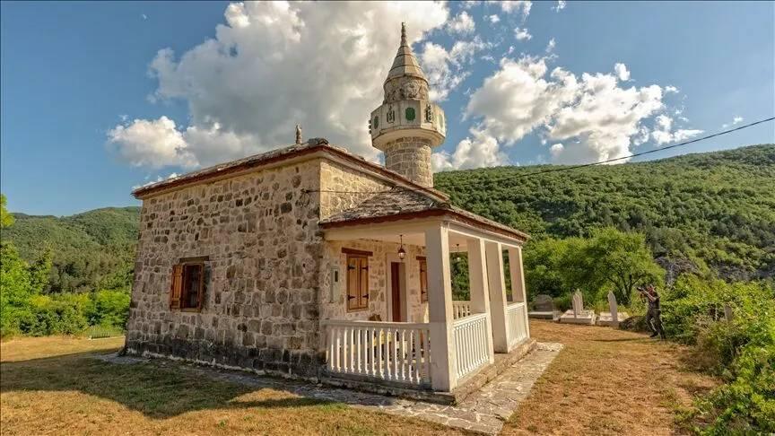 Usamljena ljepotica: Sedam puta građena, šest puta rušena