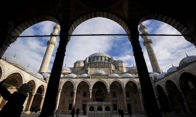 Educiranje turista: Kur'an na engleskom u istanbulskoj Süleymaniye džamiji