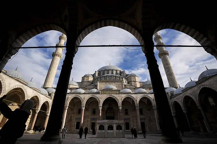 Educiranje turista: Kur'an na engleskom u istanbulskoj Süleymaniye džamiji