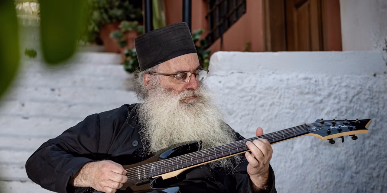 Metal album grčkog sveštenika postao najtraženije izdanje godine