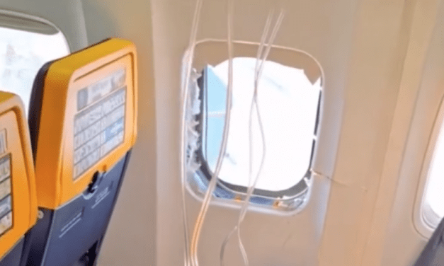 Kako je moguće da usred leta pukne prozor na avionu?