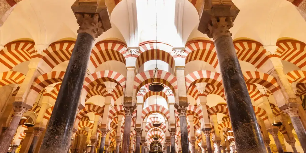Stvarno porijeklo potkovičastog luka, simbola islamske umjetnosti