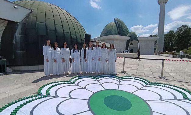 Performans “Cvijet istine i nade” povodom 31. godišnjice genocida u Srebrenici