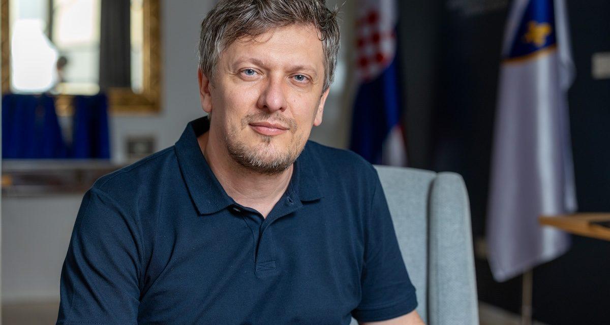 Prof. dr. Bernes Aljukić: Pisati udžbenik za bošnjačku manjinu znači promišljati budućnost nastave