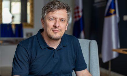 Prof. dr. Bernes Aljukić: Pisati udžbenik za bošnjačku manjinu znači promišljati budućnost nastave