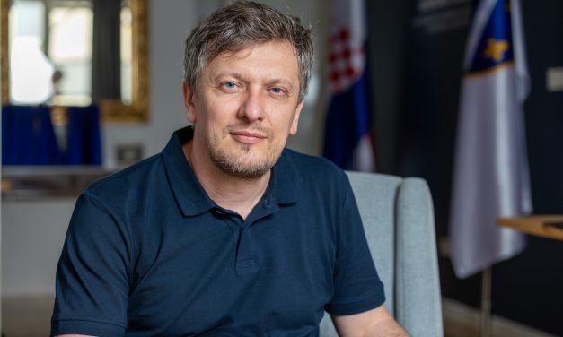 Prof. dr. Bernes Aljukić: Pisati udžbenik za bošnjačku manjinu znači promišljati budućnost nastave