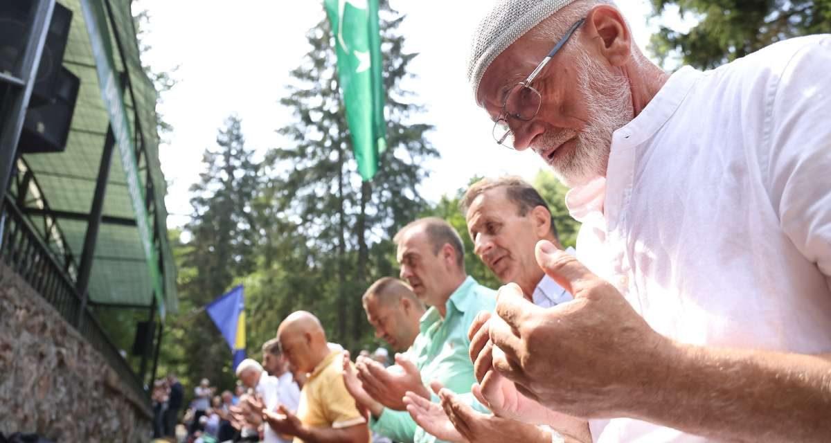 Dova kod Djevojačke pećine: Izlaskom na dovišta Bošnjaci potvrđuju ljubav prema islamu i svoj zemlji