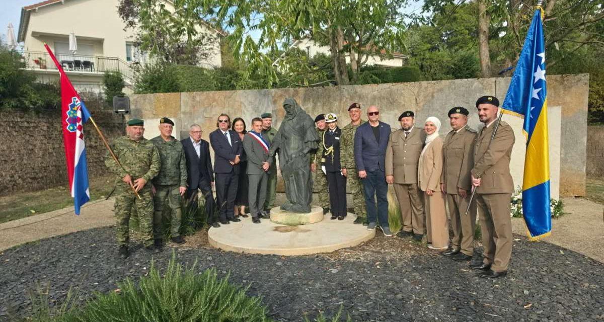 U Villefranche-de-Rouergueu odata počast Bošnjacima koji su se pobunili protiv nacističke komande