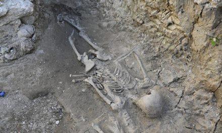 Zagrljeni u grobu: Vampirska priča iz Pakraca