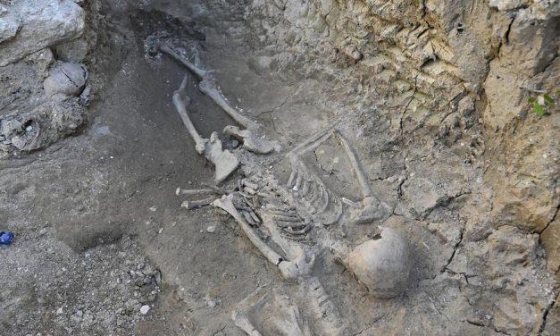 Zagrljeni u grobu: Vampirska priča iz Pakraca