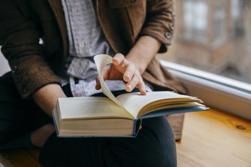 Istraživači s Cambridgea tvrde: Osobe koje mnogo čitaju mentalno su zdravije