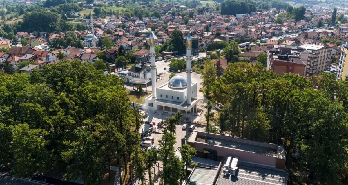 Čaršijska džamija u Srebreniku: Na ovom je mjestu, prema usmenoj predaji, Omer-paša Latas klanjao teraviju