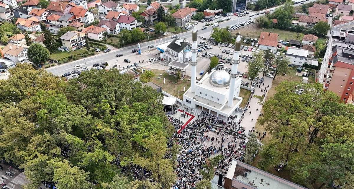 Čaršijska džamija u Srebreniku, gradu koji nosi neizbrisiv pečat bosanske državnosti, bošnjačkog trajanja i opstanka kroz stoljeća