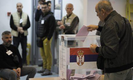 Srbija danas bira između Vučića i studenata: Izborno jutro obilježili dugi redovi i upadi maskiranih batinaša