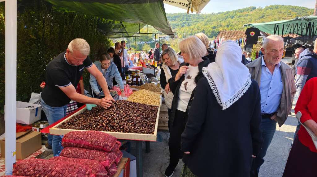 Pećka kestenijada čuva tradiciju i okuplja generacije