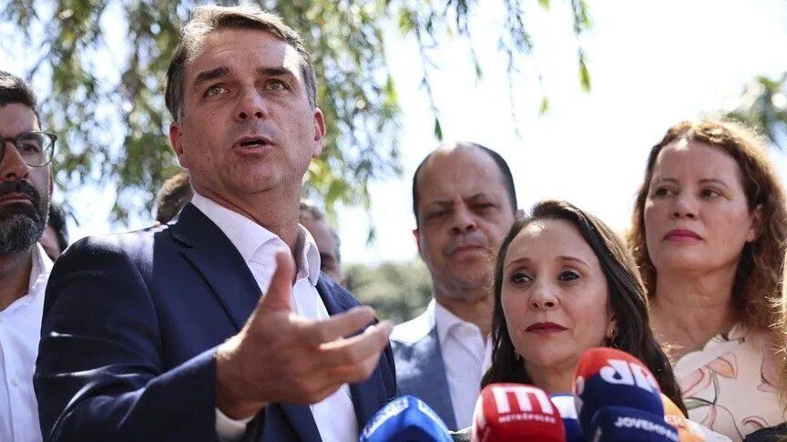 Politička dinastija s optuženičke klupe: Sin Jaira Bolsonara bio je na korak od preuzimanja Brazila, a sada je bjegunac