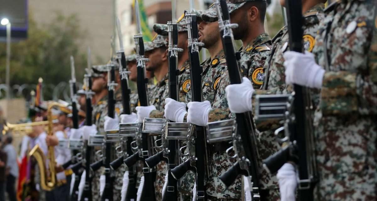 Iran upozorava na kopnene upade, napade na saudijska naftna postrojenja i američke ratne brodove